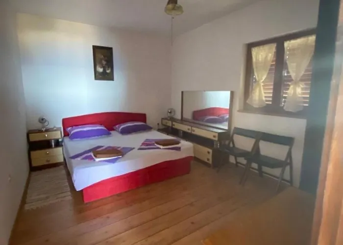 Jakov דירה טרוגיר