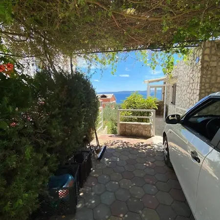 شقة Jakov تروغير